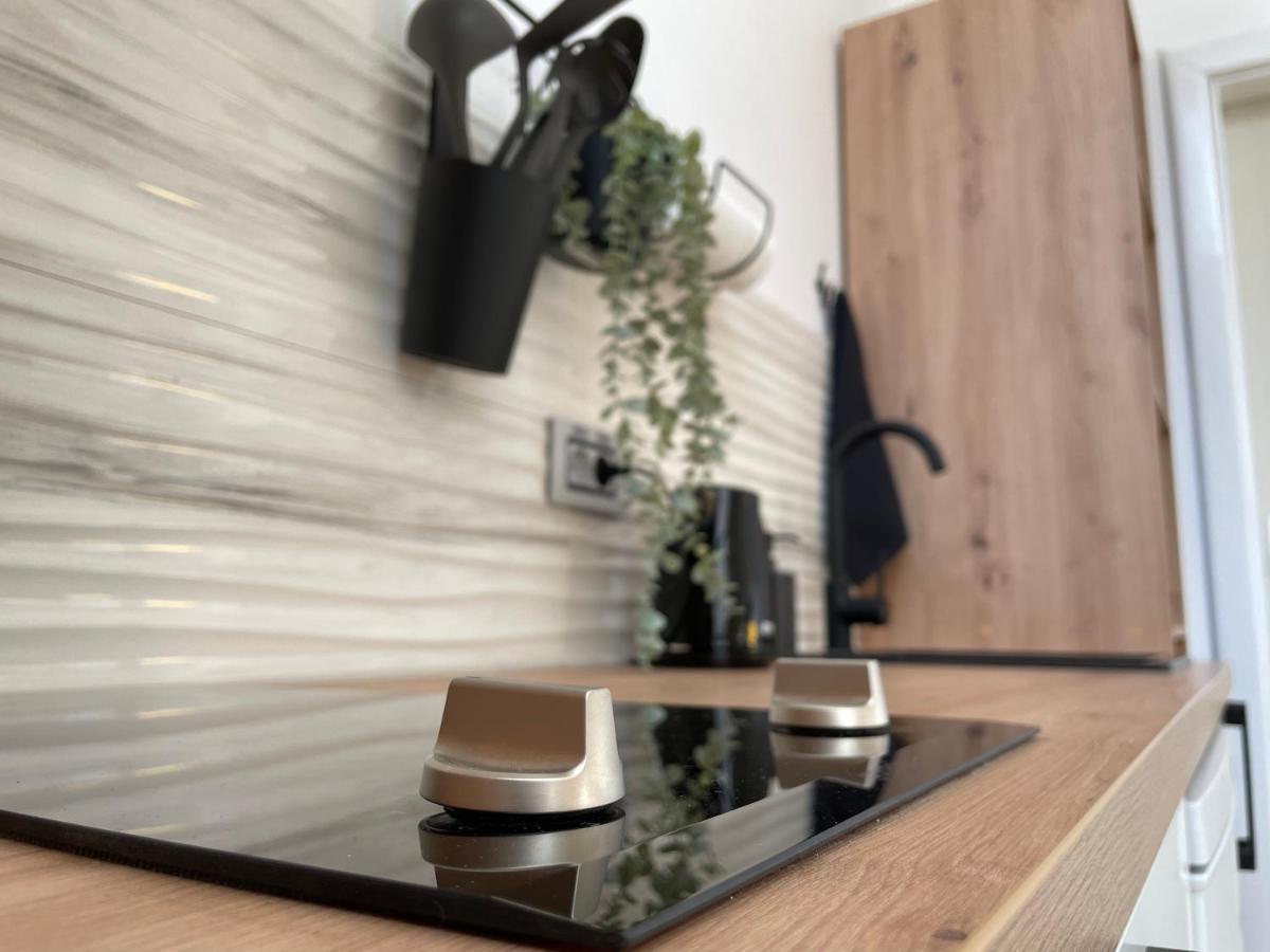 Apartments Tema ซอมโบร์ ภายนอก รูปภาพ