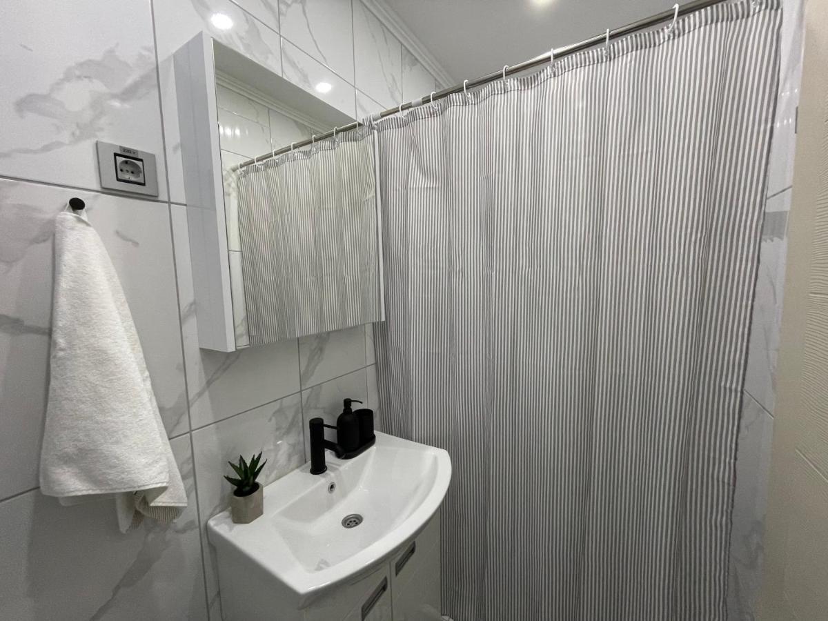 Apartments Tema ซอมโบร์ ภายนอก รูปภาพ