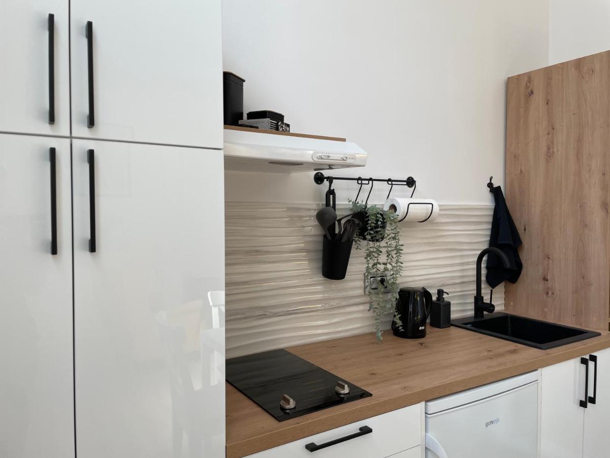 Apartments Tema ซอมโบร์ ภายนอก รูปภาพ