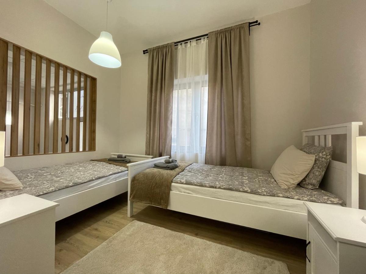 Apartments Tema ซอมโบร์ ภายนอก รูปภาพ