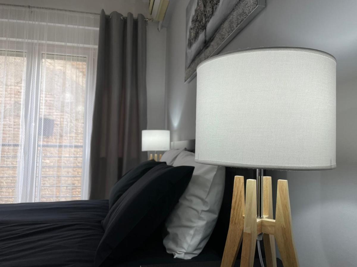 Apartments Tema ซอมโบร์ ภายนอก รูปภาพ