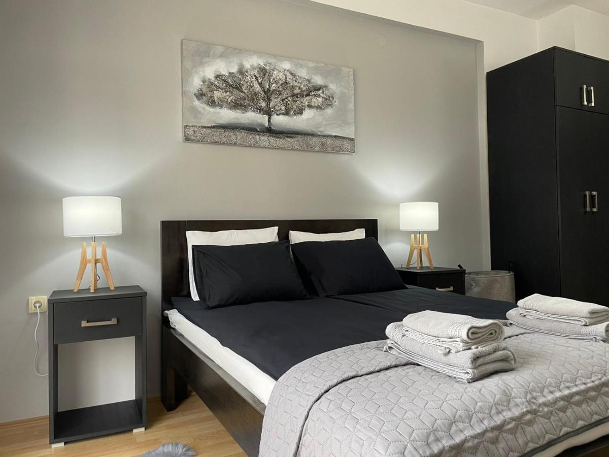 Apartments Tema ซอมโบร์ ภายนอก รูปภาพ