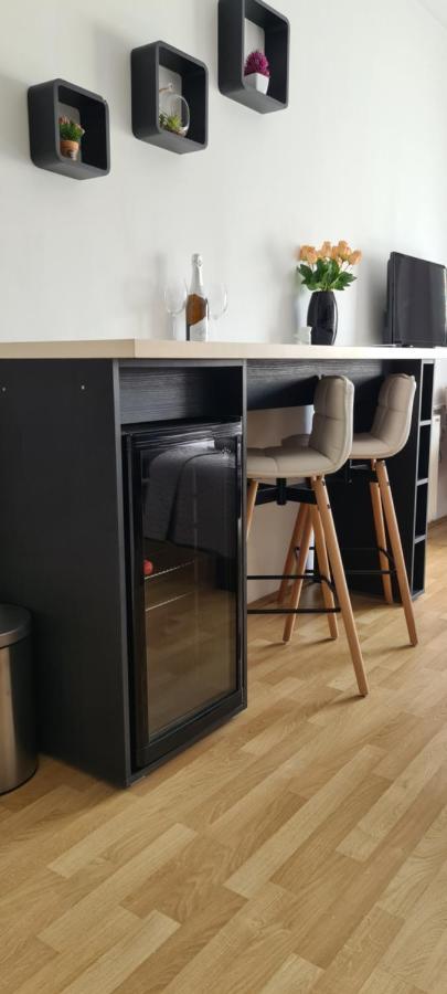 Apartments Tema ซอมโบร์ ภายนอก รูปภาพ