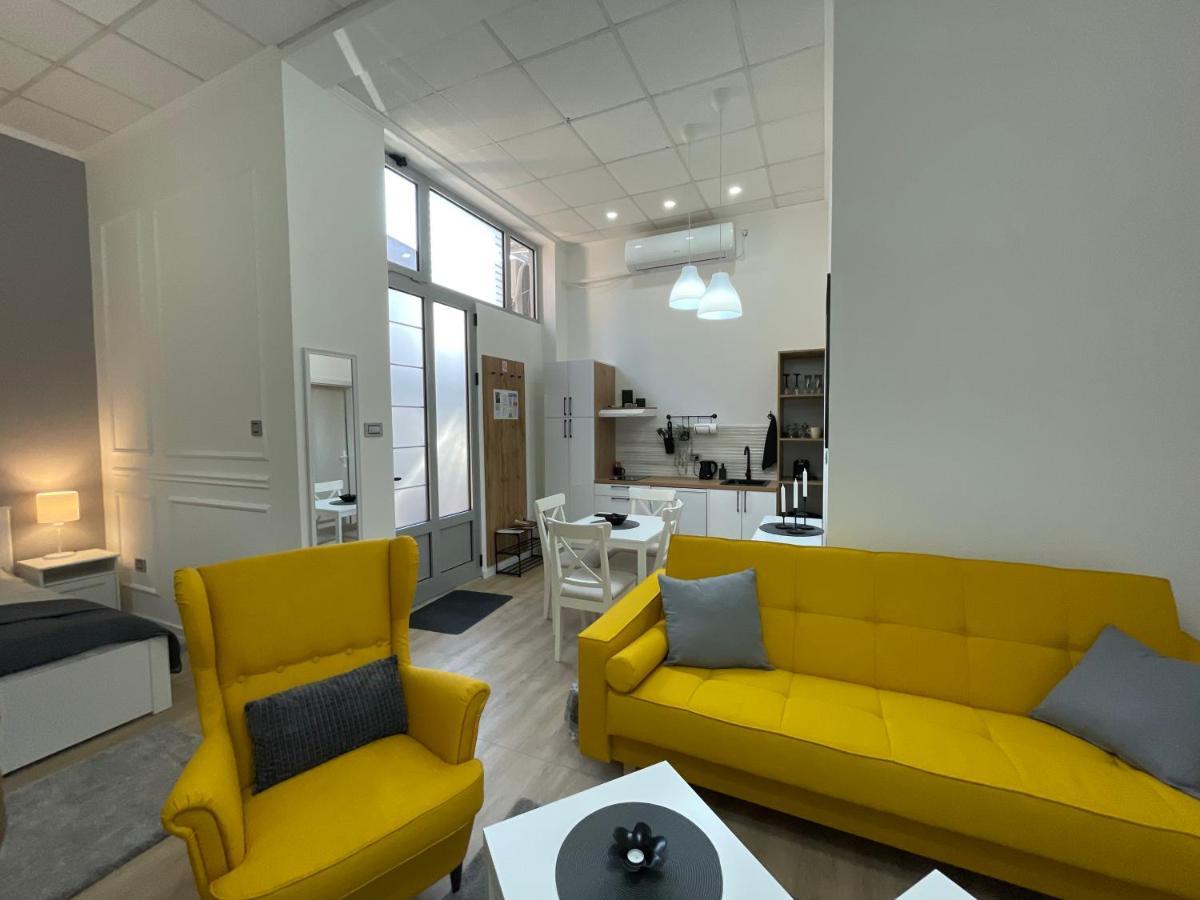Apartments Tema ซอมโบร์ ภายนอก รูปภาพ