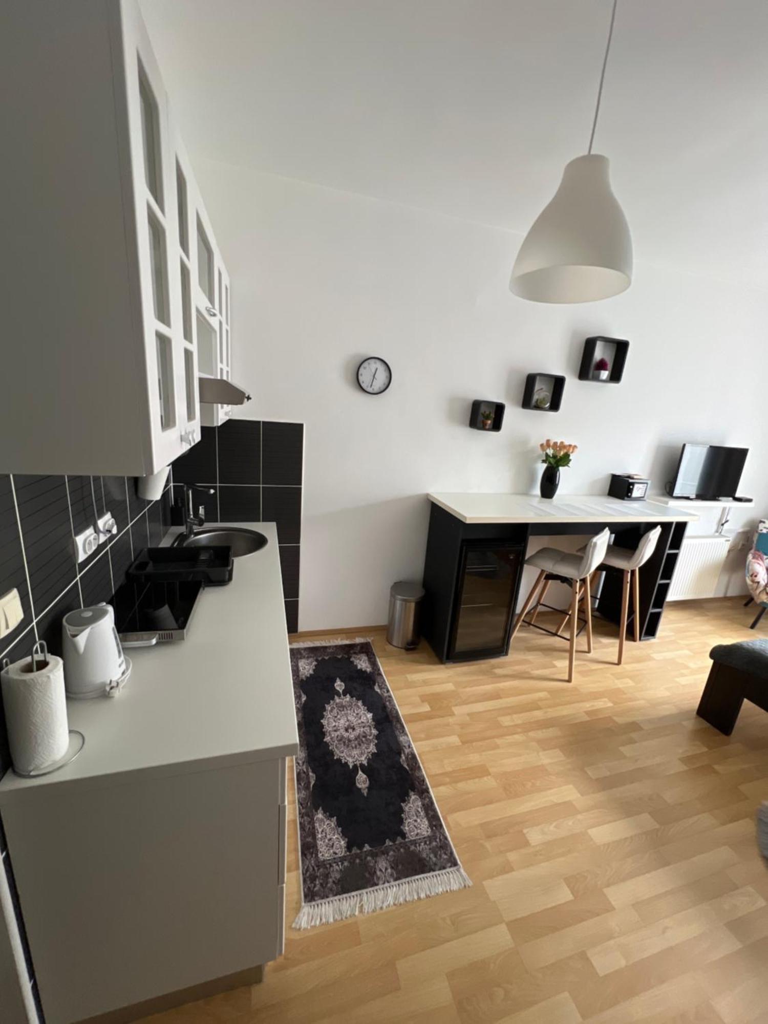 Apartments Tema ซอมโบร์ ภายนอก รูปภาพ