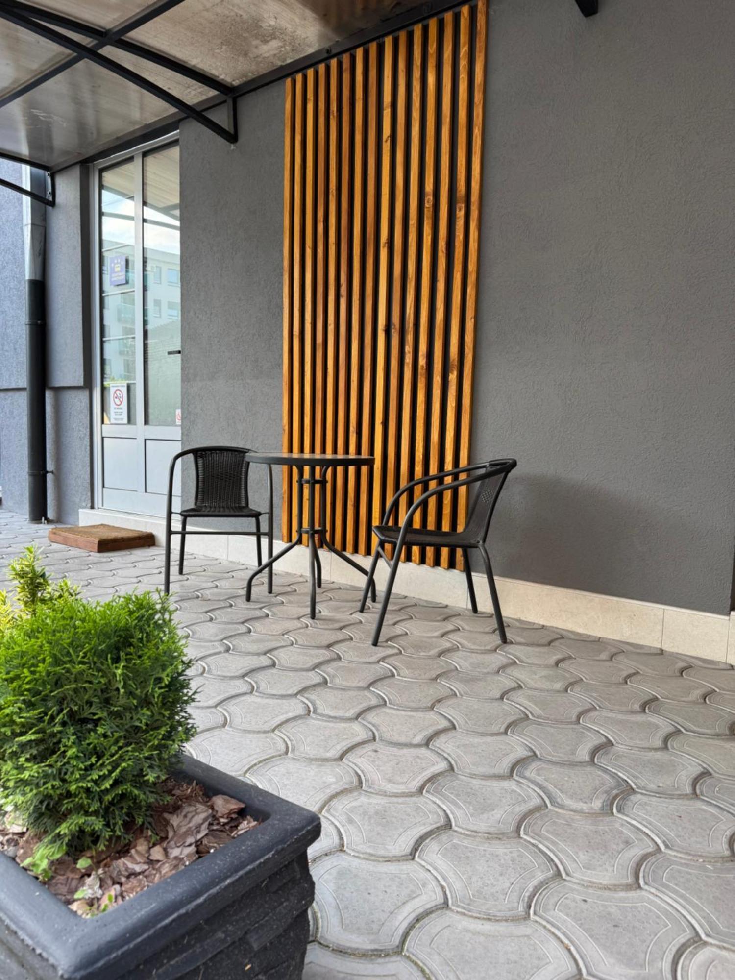 Apartments Tema ซอมโบร์ ภายนอก รูปภาพ
